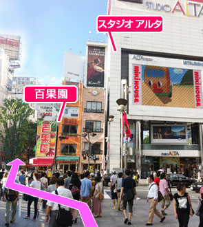 「百果園」の脇を奥へまっすぐ進みます