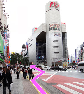 右側に109を見ながら道玄坂を上がっていきます